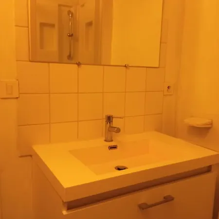 Appartement Studio Au Calme Avec Petite Cour *